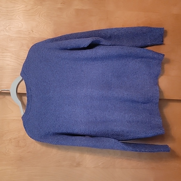 Old Navy Long Sleeve V Neck Sweater - Picture 8 of 9